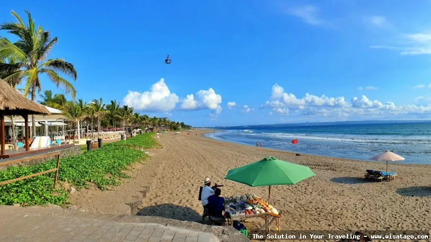 Pantai Petitenget, pasir yang indah menawan