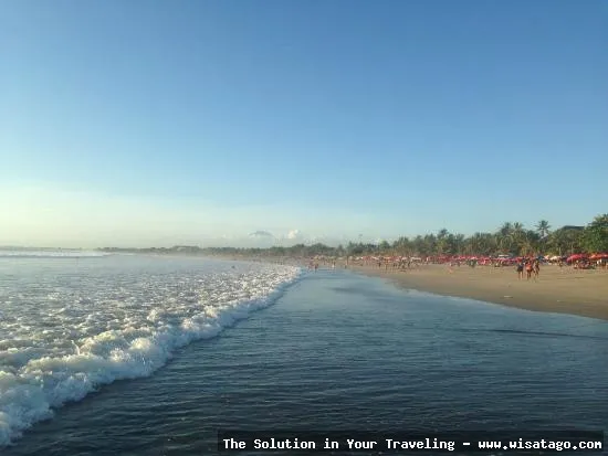 Pantai Petitenget, pasir putih yang memukau