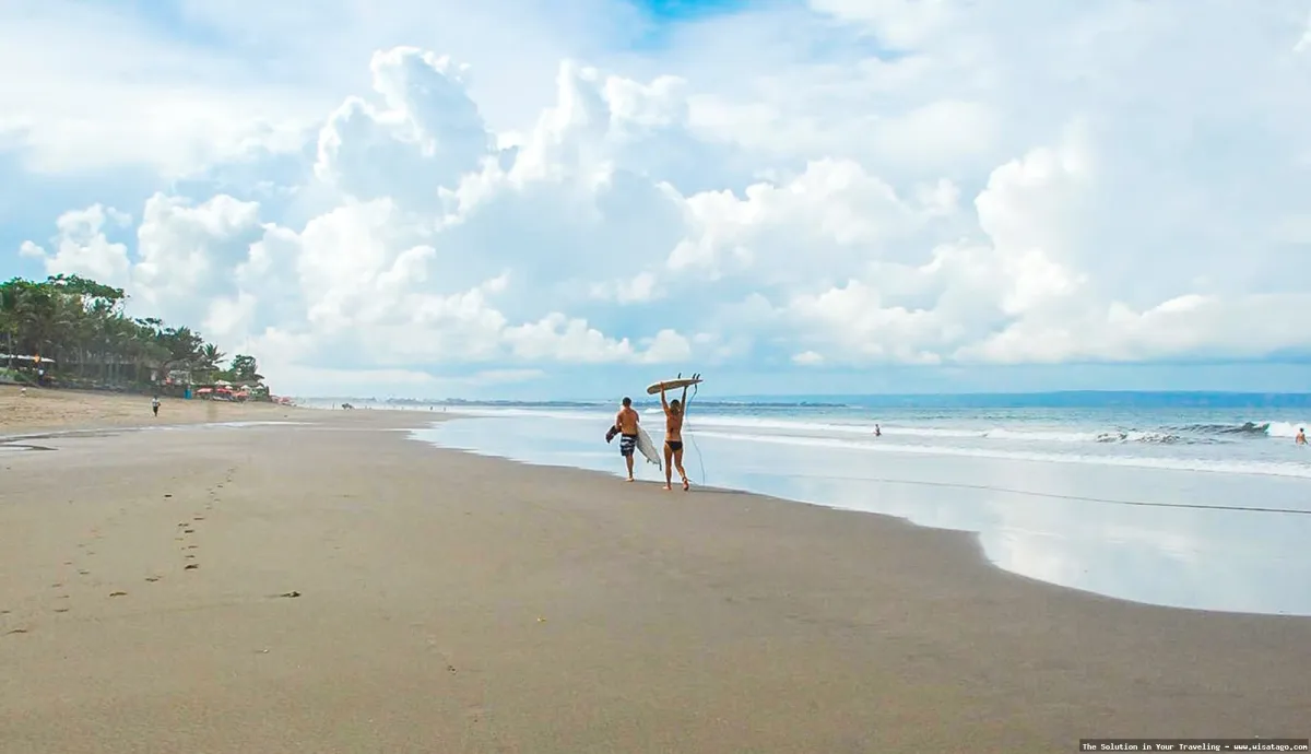 Pantai Petitenget: pasir lembut dan eksotis