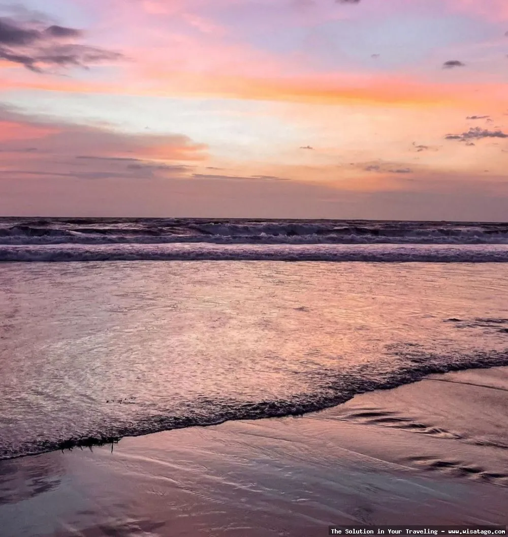 Pantai Petitenget, panorama senja memukau