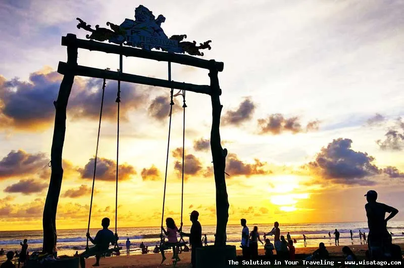 Pantai Petitenget: pasir lembut dan eksotis