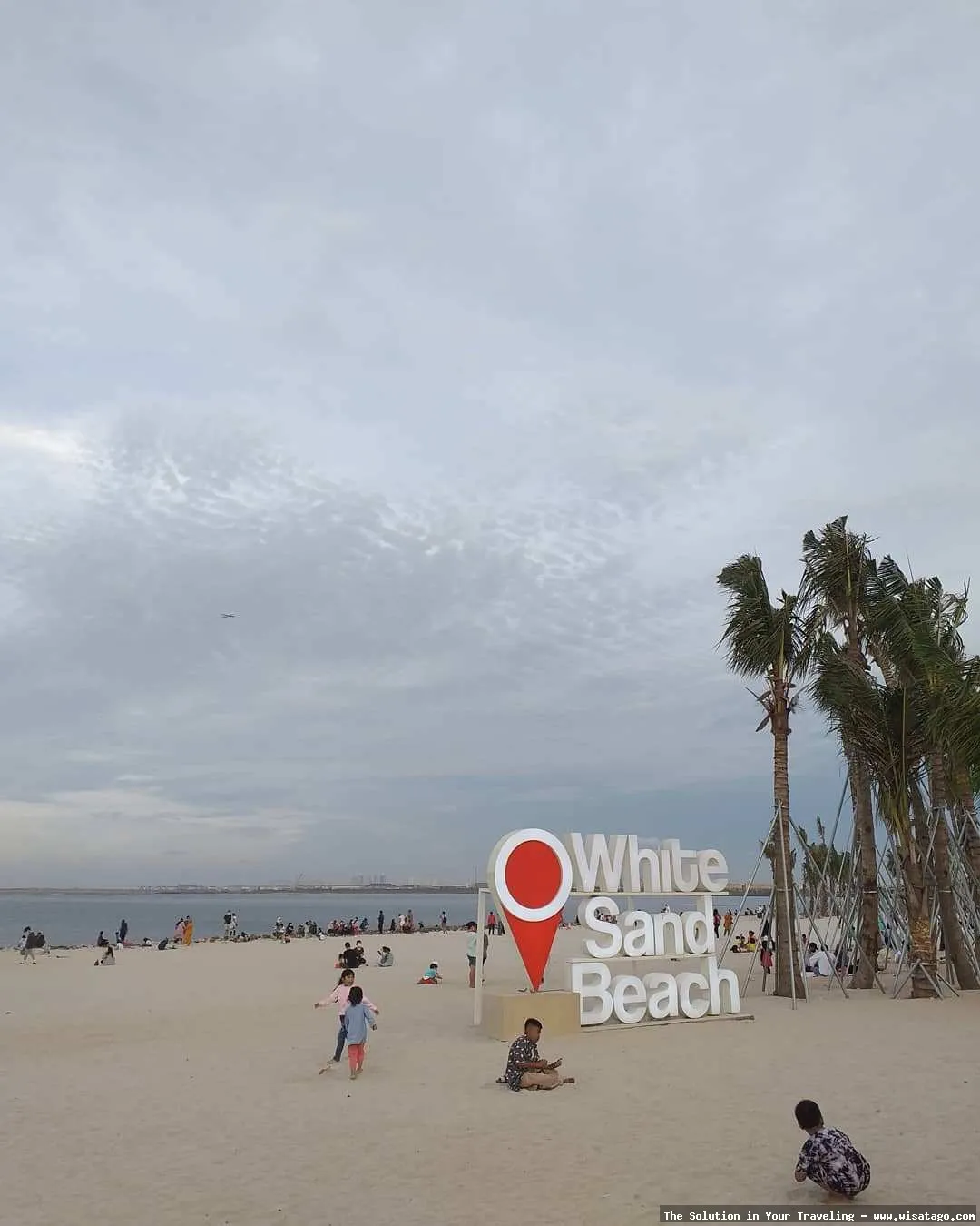 Pantai Pik 2, pasir putih indah.