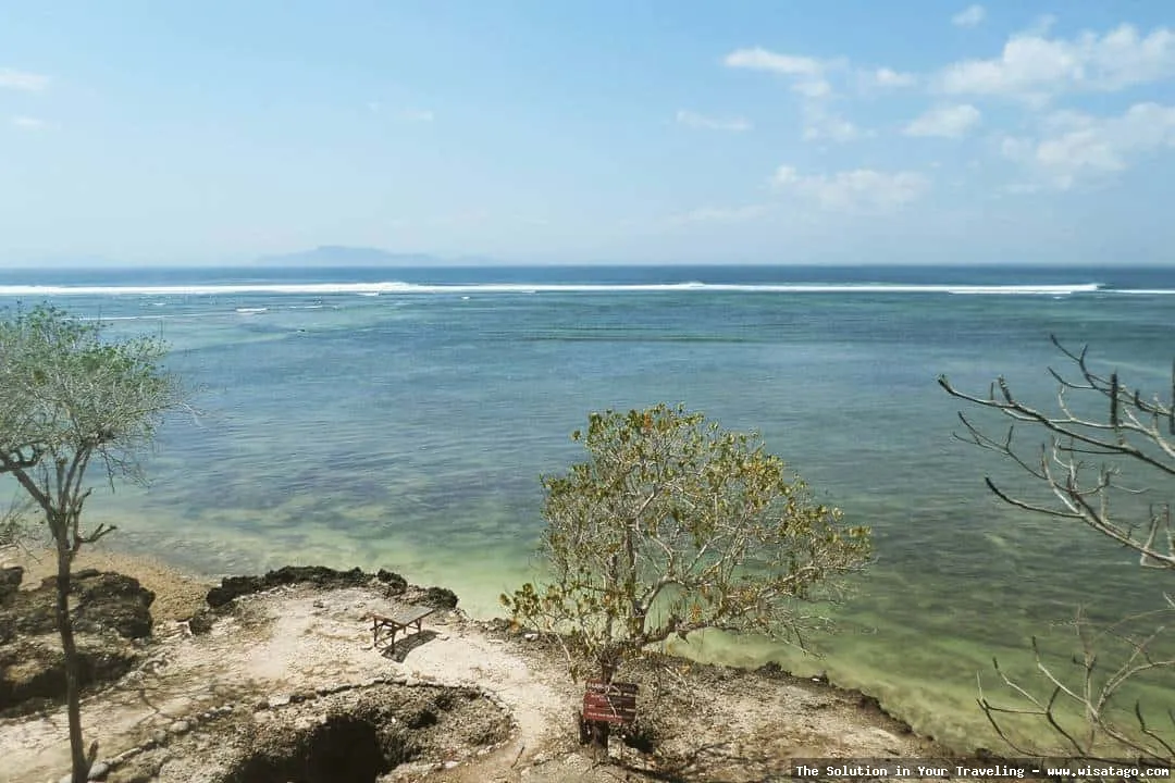 Pantai Plengkung, ombak menantang peselancar