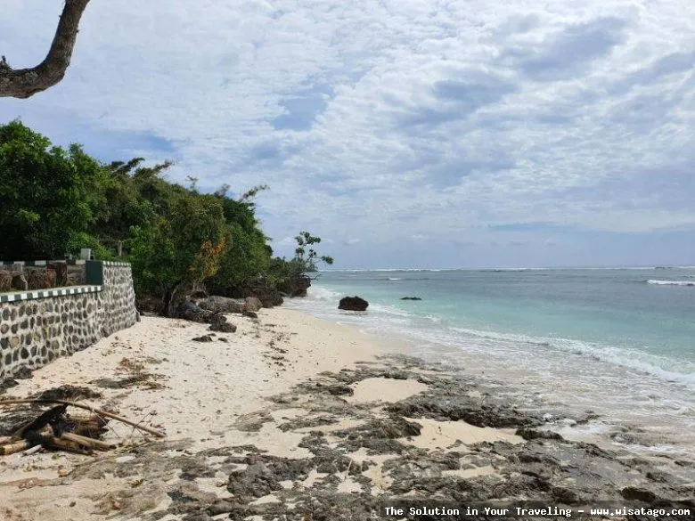 Pantai Plengkung Banyuwangi: Tips, Harga Tiket, Kuliner, Lokasi, Fasilitas dan Spot