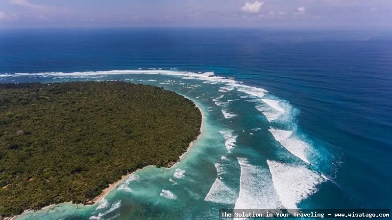 Pantai Plengkung Banyuwangi, ombak menantang.