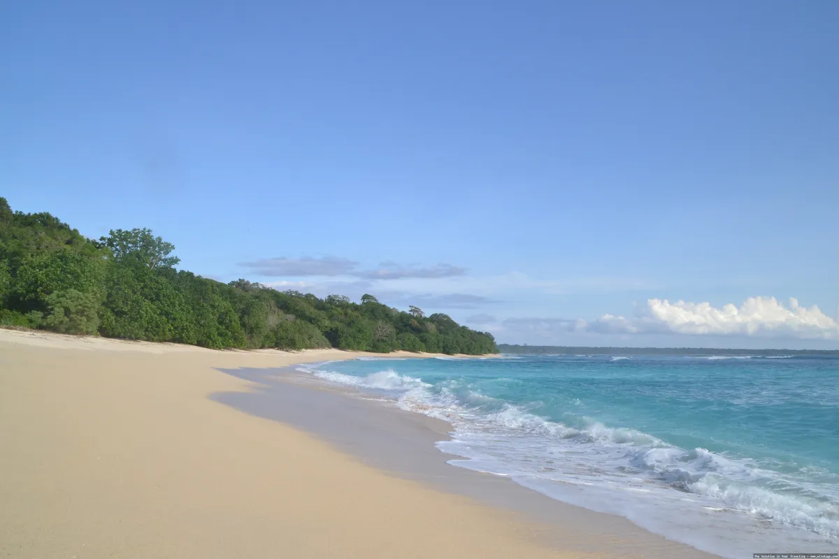 Pantai Plengkung Banyuwangi, ombak menantang.