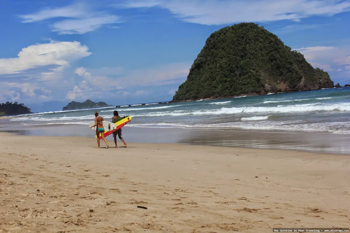 Pantai Plengkung Banyuwangi: surga peselancar dunia