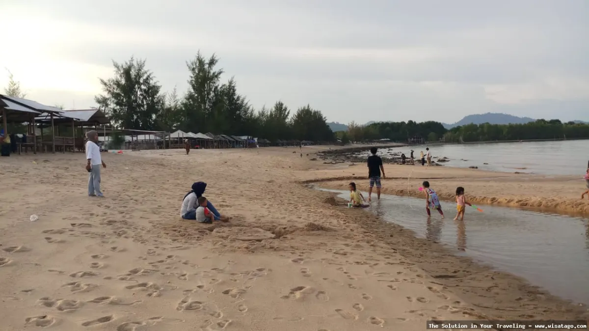 Pantai Pongkar, keindahan alam memukau