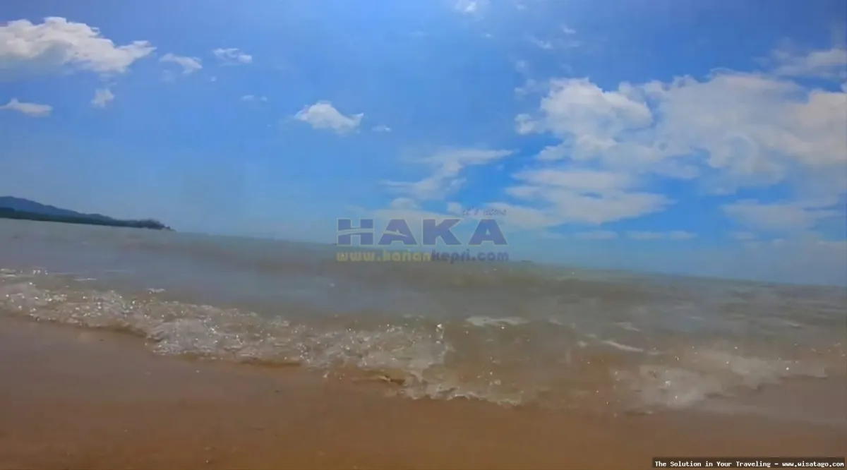 Pantai Pongkar: Keindahan pantai memukau