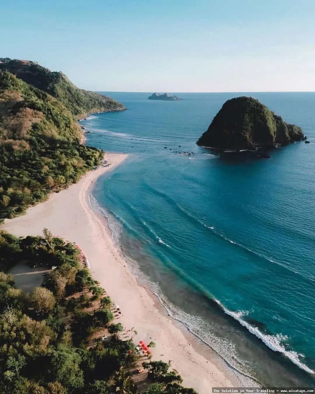 Pantai Pulau Merah yang mempesona