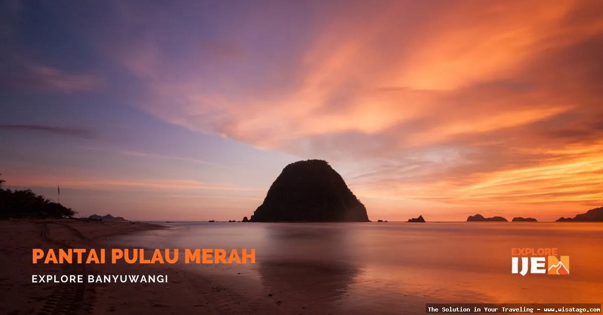 Pantai Pulau Merah yang mempesona.