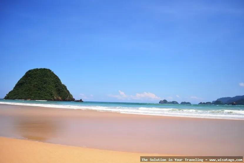 Pantai Pulau Merah yang menawan