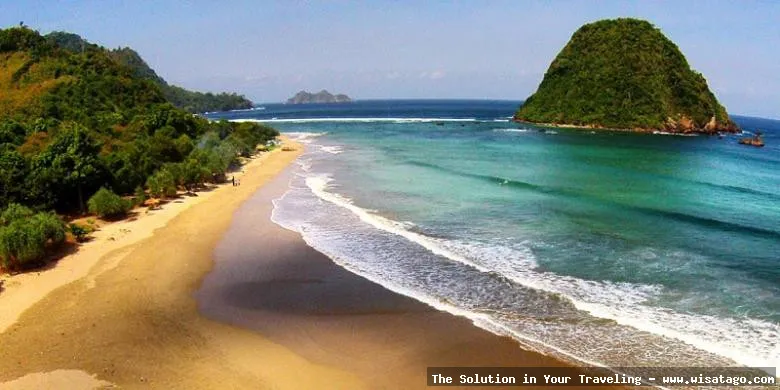 Pantai Pulau Merah yang memukau