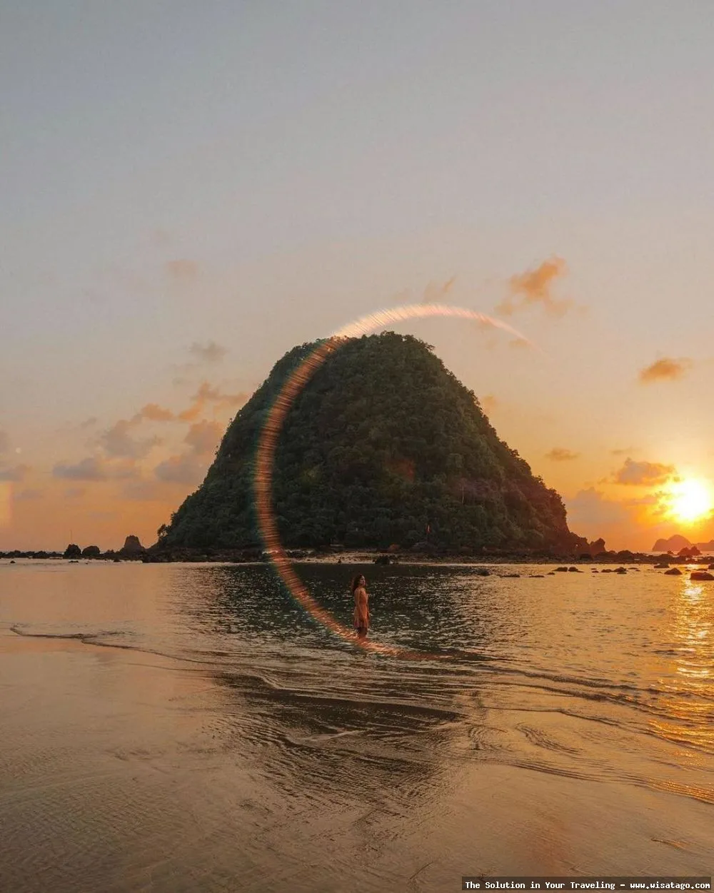 Pantai Pulau Merah yang menawan