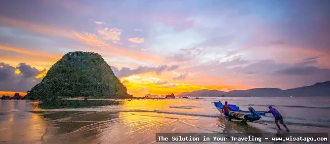 Pantai Pulau Merah Banyuwangi: Tips, Harga Tiket, Kuliner, Lokasi, Fasilitas dan Spot Pantai Pulau Merah Banyuwangi: Tips, Harga Tiket, Kuliner, Lokasi, Fasilitas dan Spot