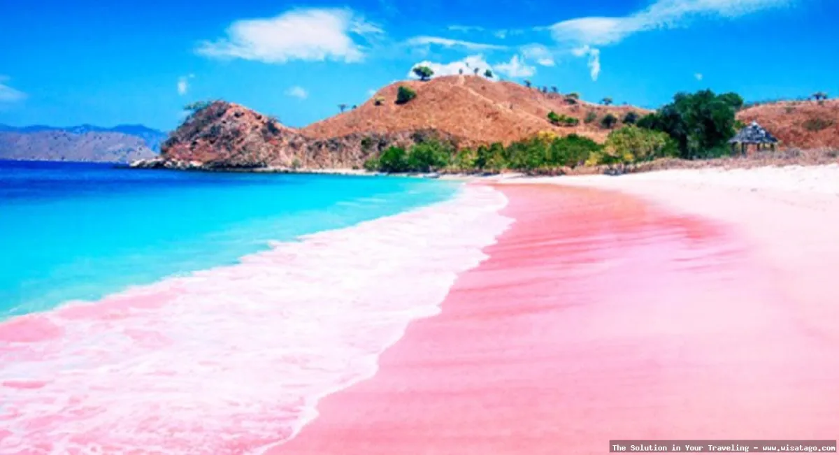 Pantai Pulau Merah di Banyuwangi indah