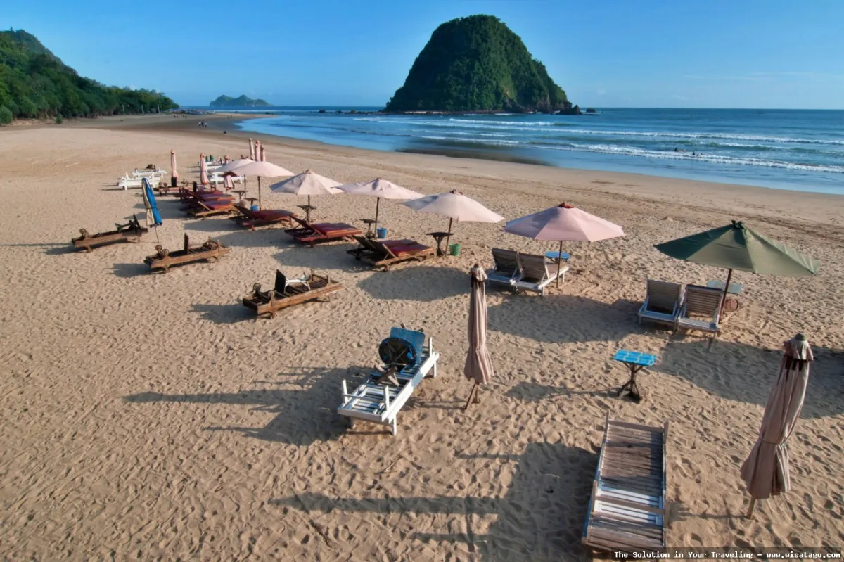 Pantai Pulau Merah Di Banyuwangi indah