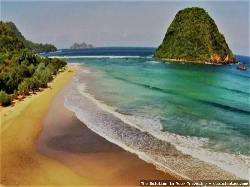 Pantai Pulau Merah di Banyuwangi indah