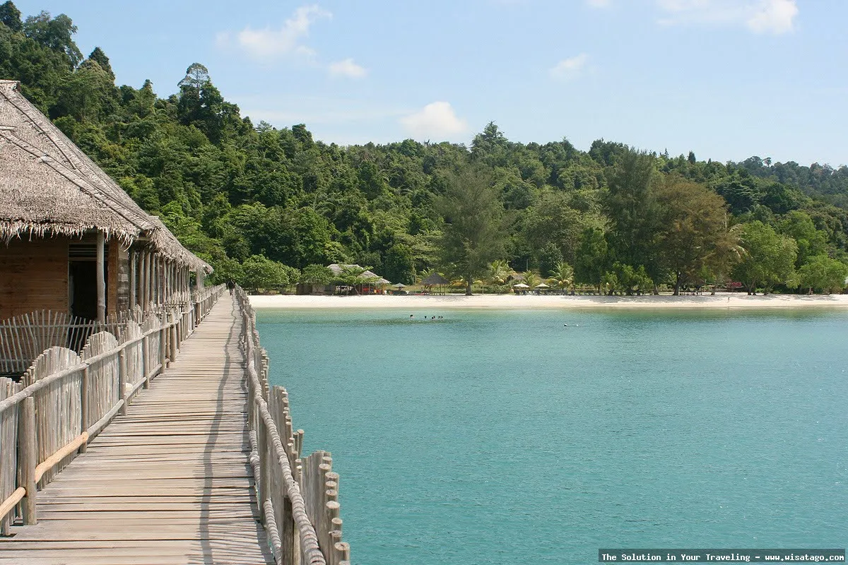 Pantai Pulau Moro, keindahan tersembunyi