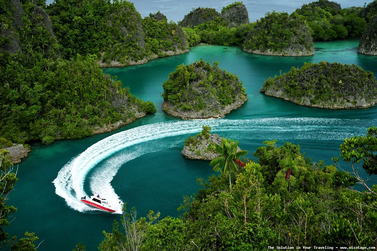 Pantai Raja Ampat yang memukau.
