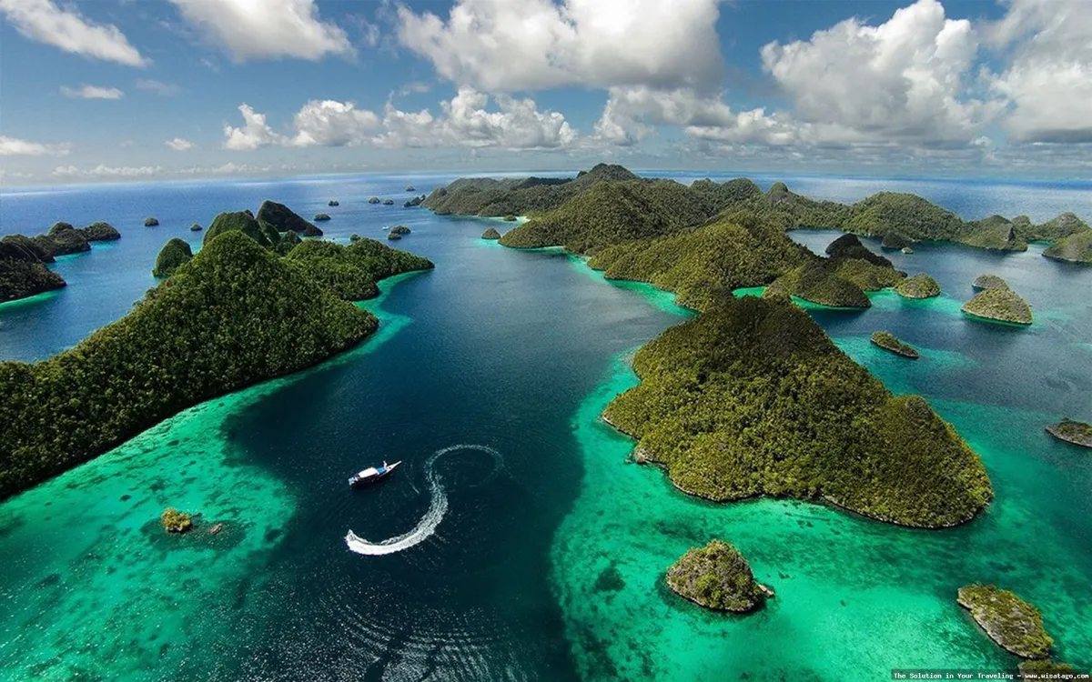 Pantai Raja Ampat yang memukau