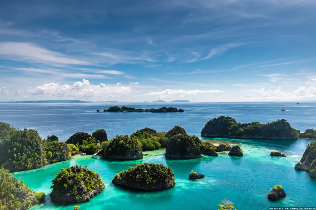 Pantai Raja Ampat yang memukau