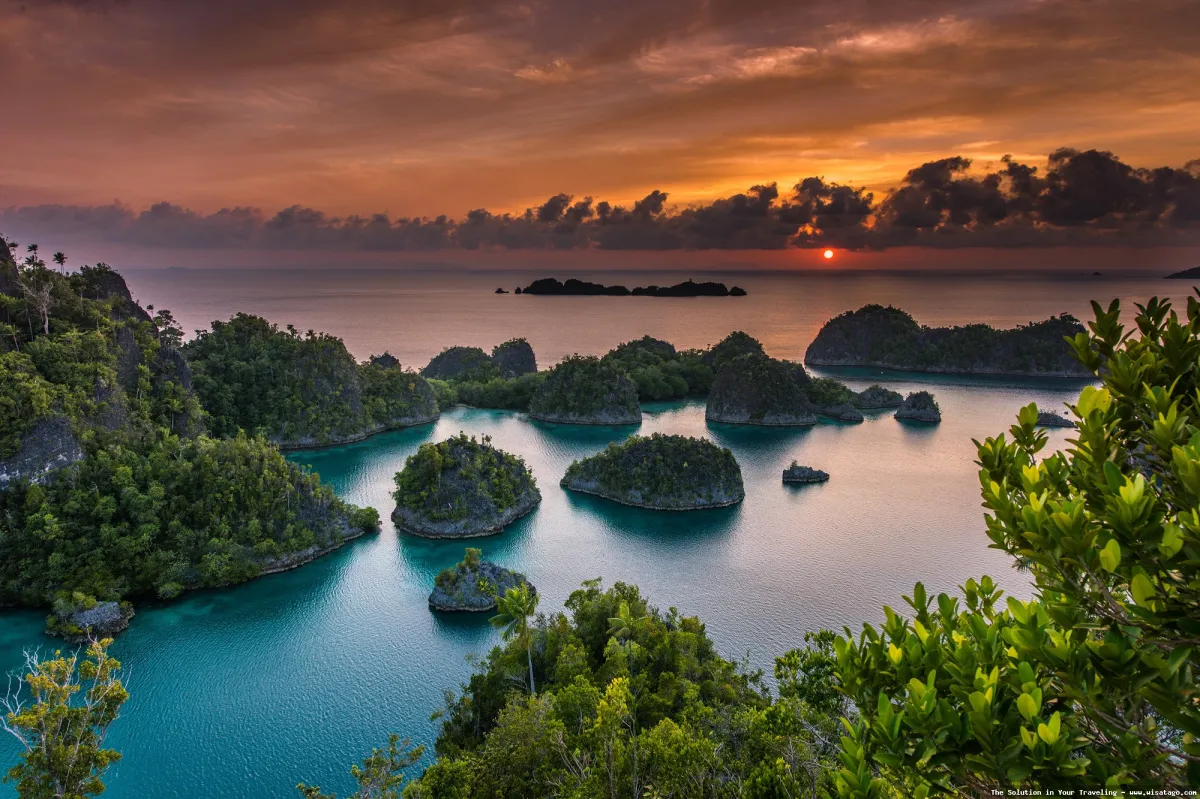 Pantai Raja Ampat yang memukau.
