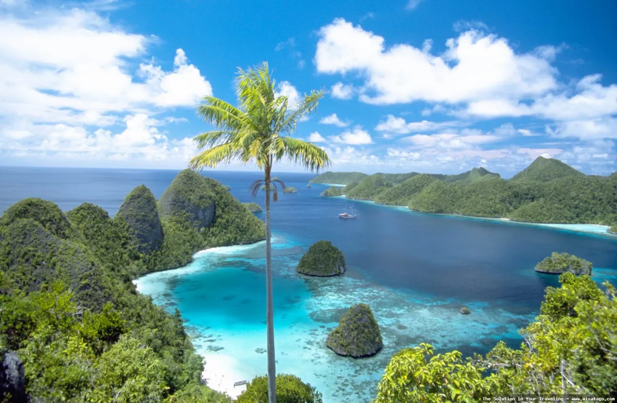 Pantai Raja Ampat yang memukau
