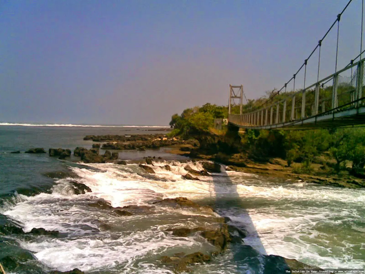 Pantai Rancabuaya Garut yang mempesona