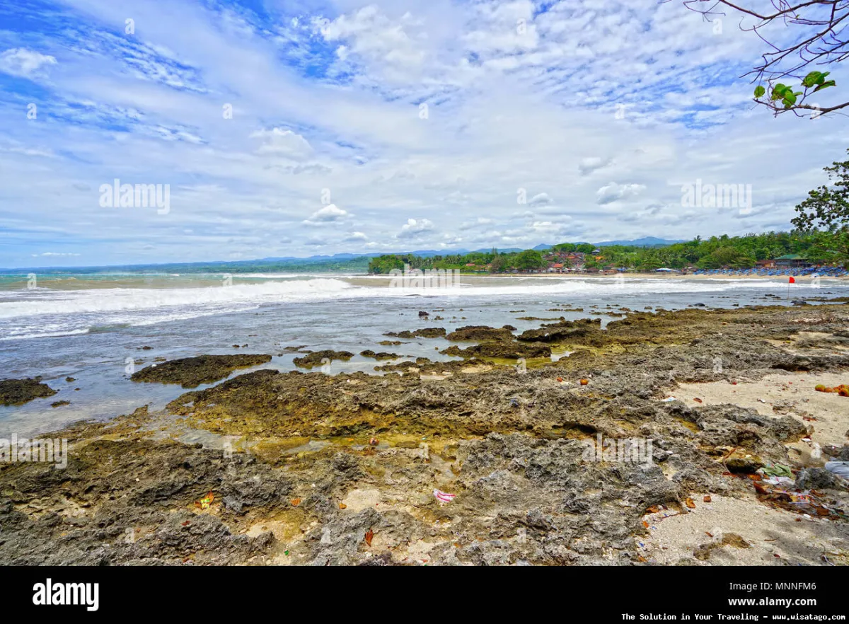 Pantai Rancabuaya Garut, pemandangan indah.