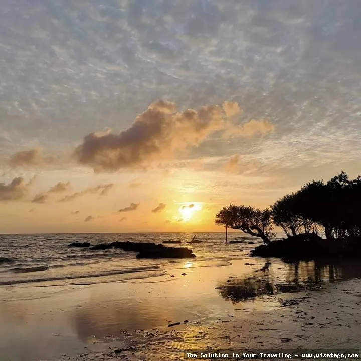 Pantai Reviola: keindahan alam tersembunyi