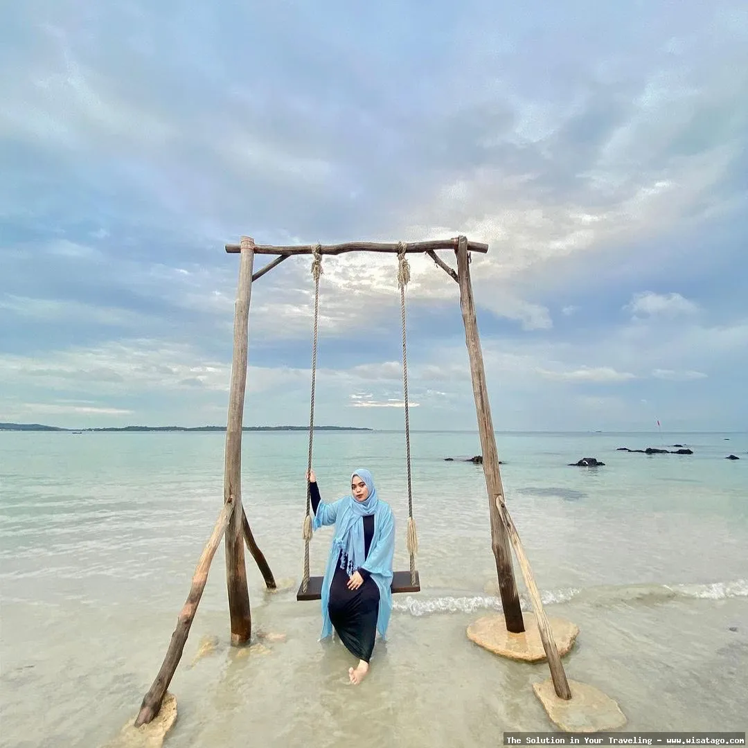 Pantai Reviola: keindahan alam tersembunyi