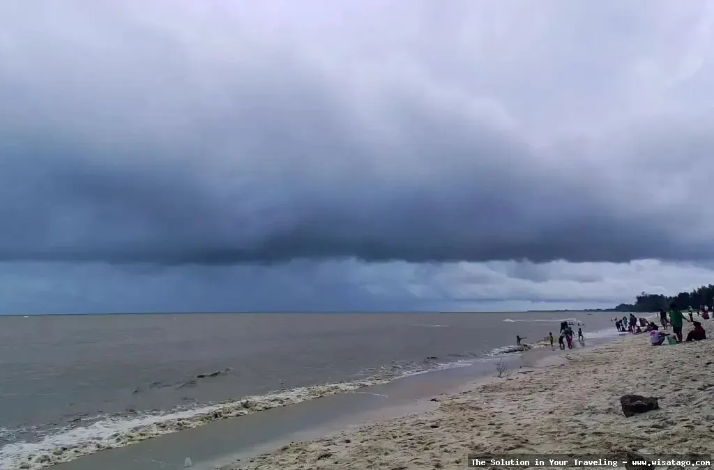 Pantai Romantis dengan pasir putih.