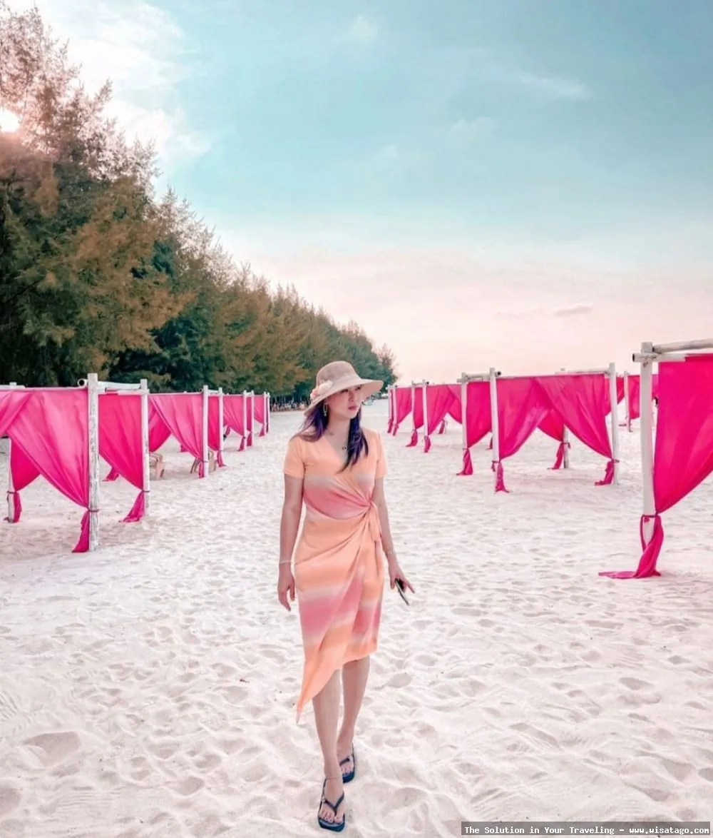 Pantai Romantis, pasir putih memukau