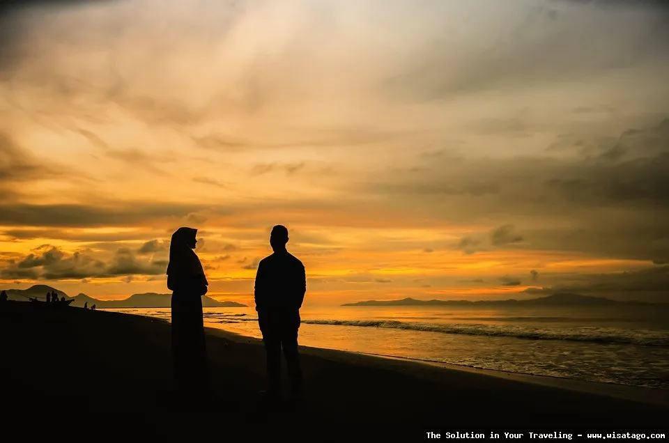 Pantai Romantis dengan pasir putih.