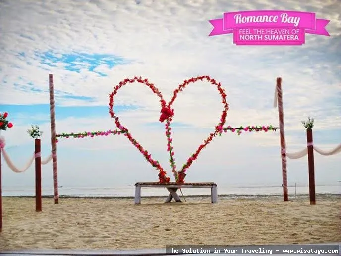 Pantai Romantis, suasana senja memukau