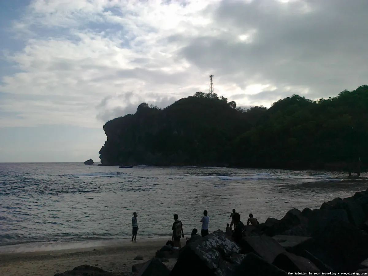 Pantai Sadeng, suasana pantai yang tenang