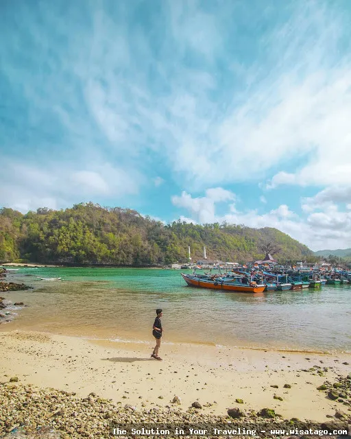 Pantai Sadeng, panorama laut menawan