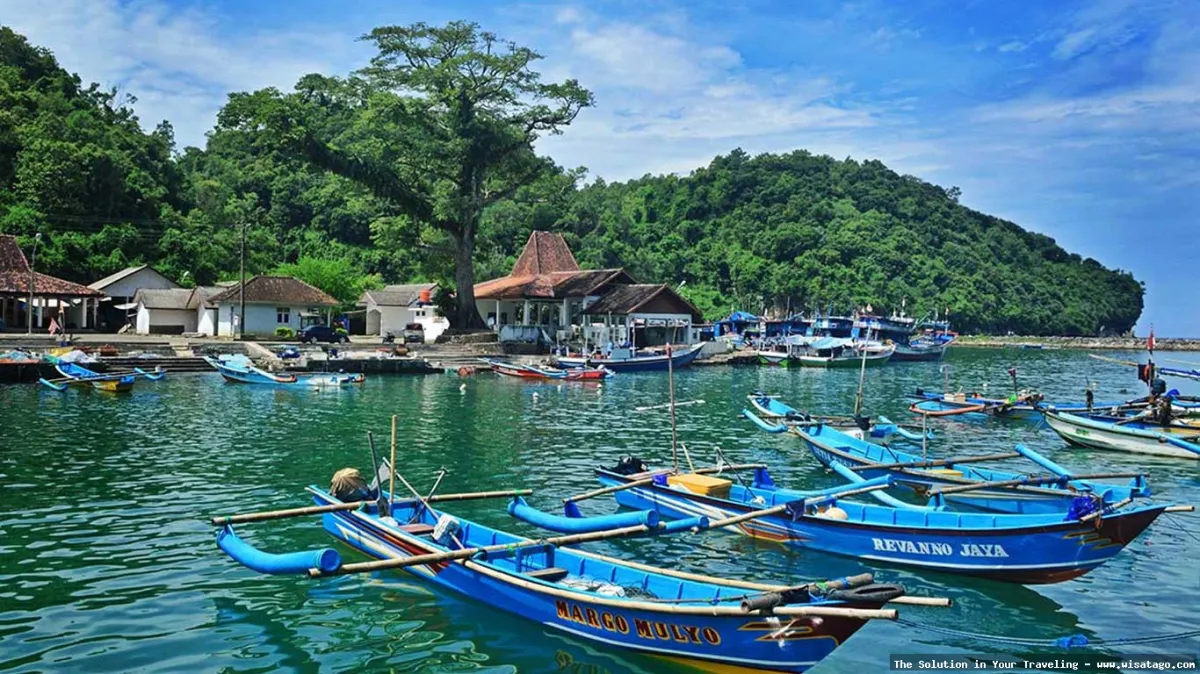 Pantai Sadeng, pemandangan tepi laut.