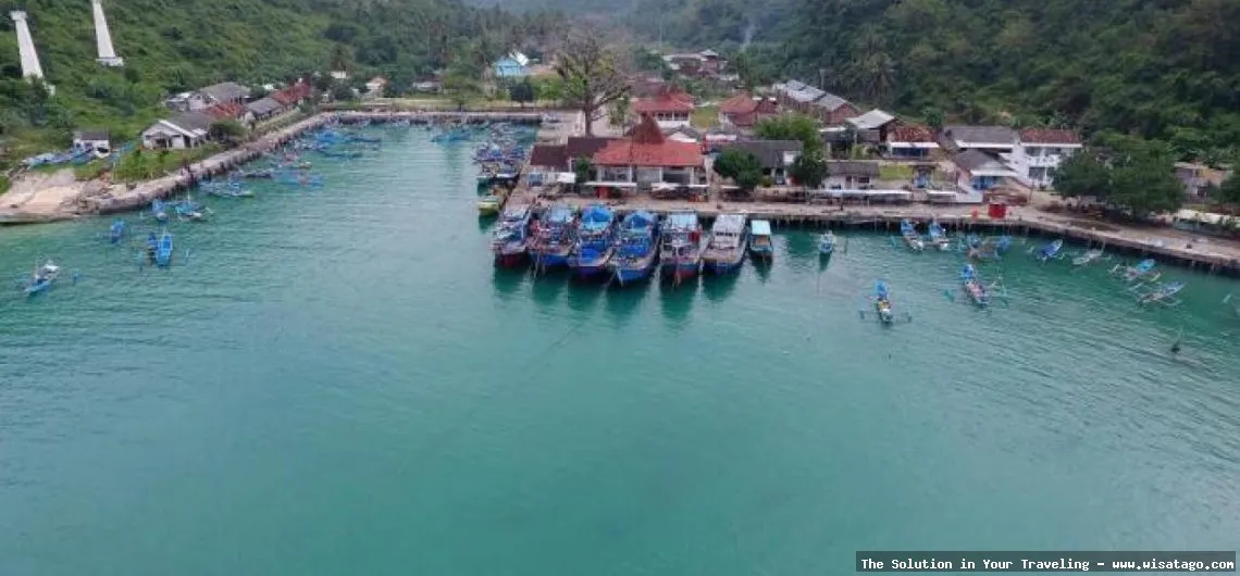 Pantai Sadeng, pemandangan laut menawan.