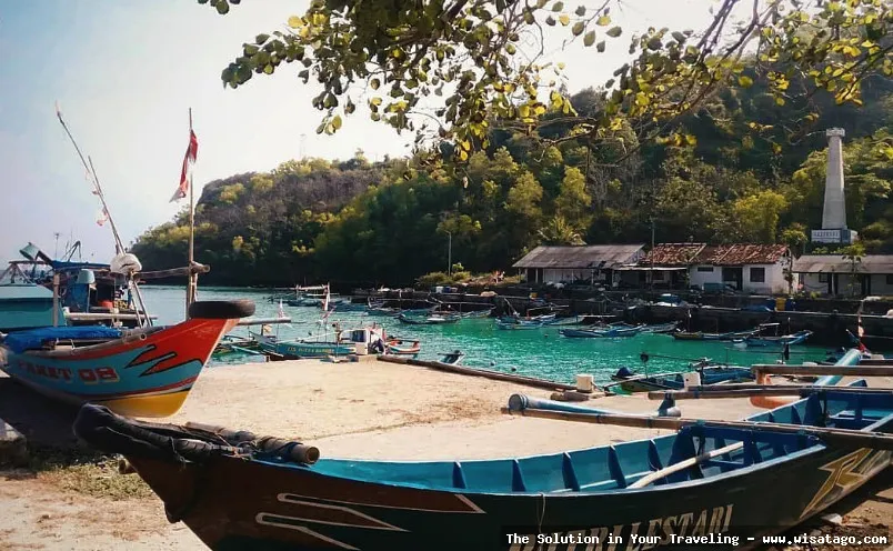 Pantai Sadeng, pemandangan laut menawan.