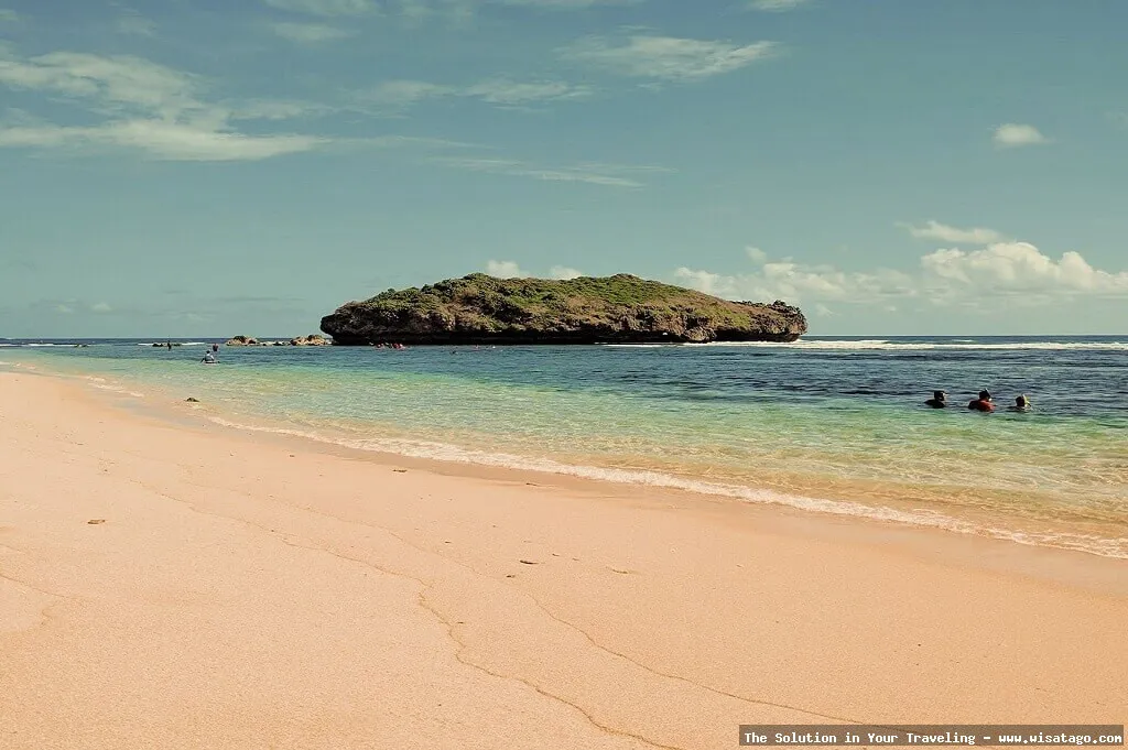 Pantai Sadranan, pasir putih menawan