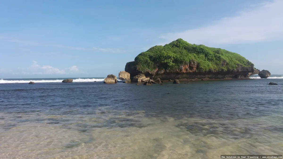 Pantai Sadranan, pasir putih menawan