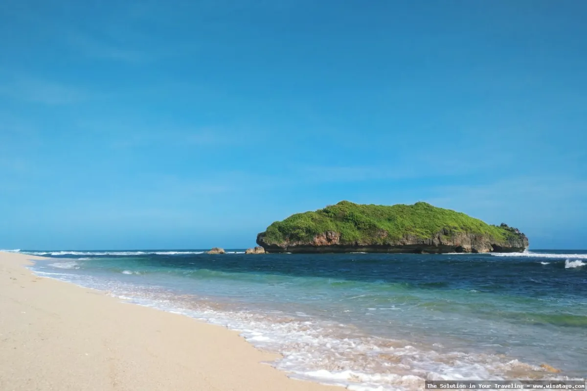 Pantai Sadranan, pasir putih menawan
