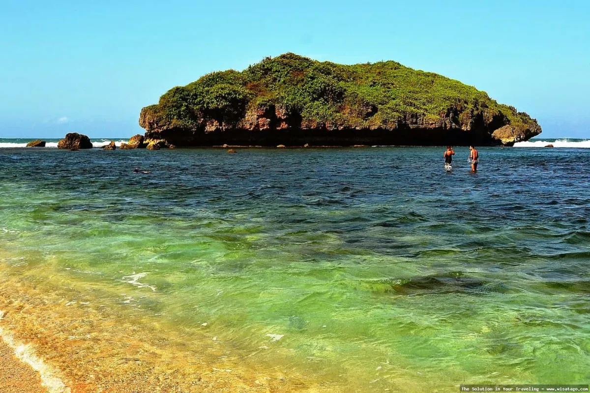 Pantai Sadranan, pasir putih menawan