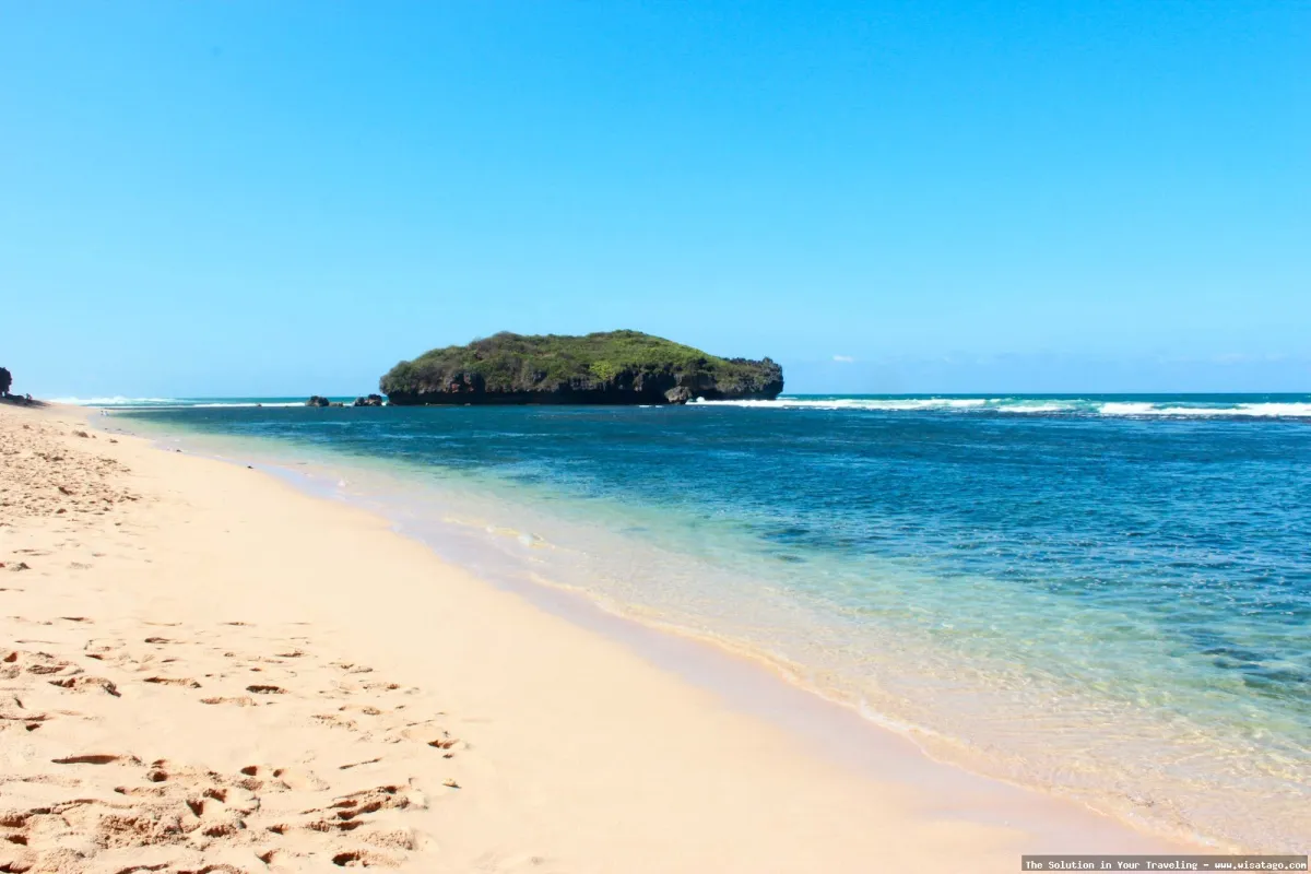 Pantai Sadranan, pasir putih menawan