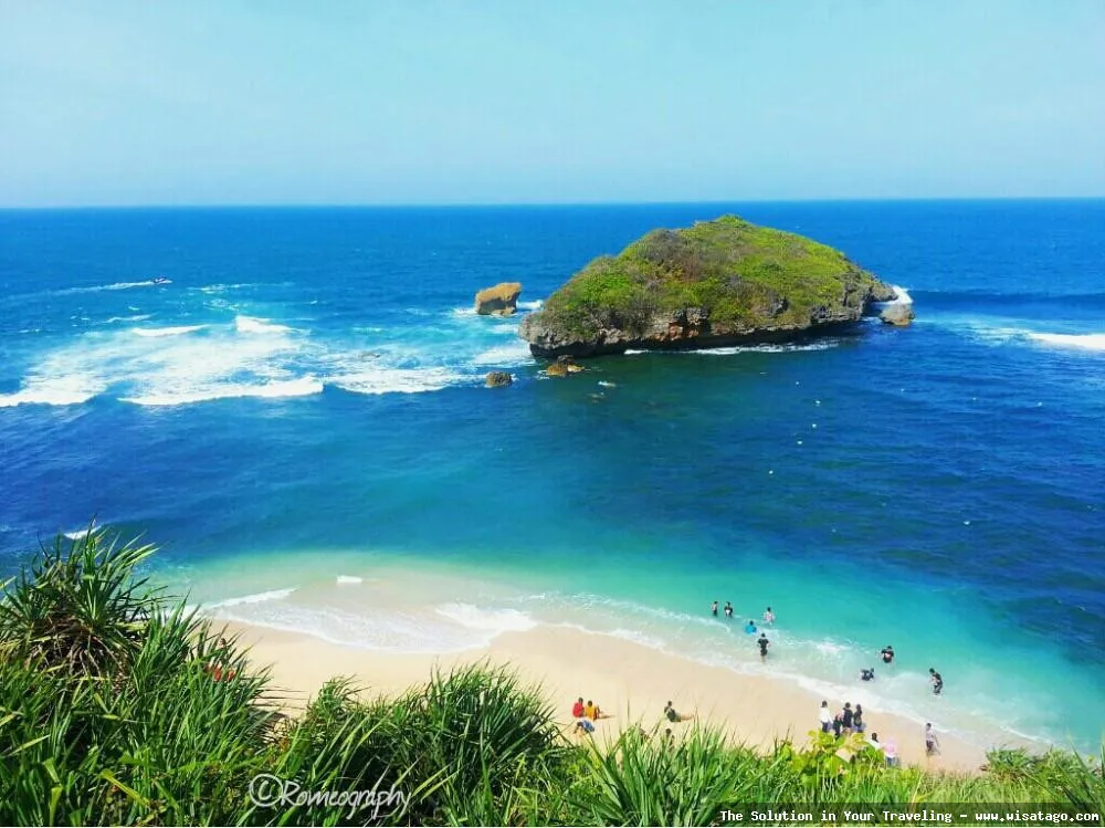 Pantai Sadranan GunungKidul yang menawan.