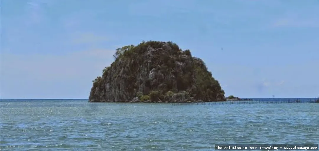 Pantai Sahi: keindahan alam tersembunyi