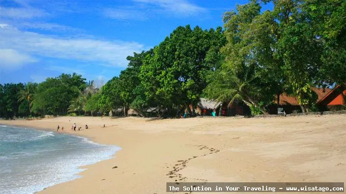 Pantai Sambolo, pasir putih memukau