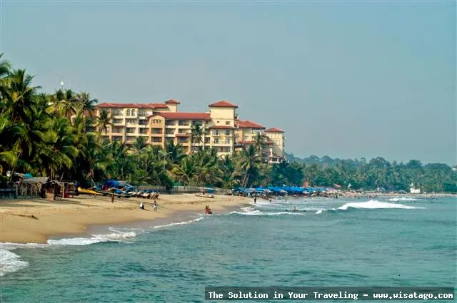 Pantai Sambolo, pasir putih memukau